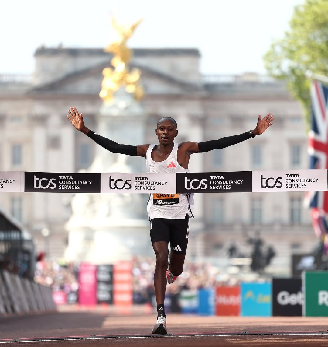 Sabastian Sawe of Kenya celebrates his victory at the 2025 TCS London Marathon.